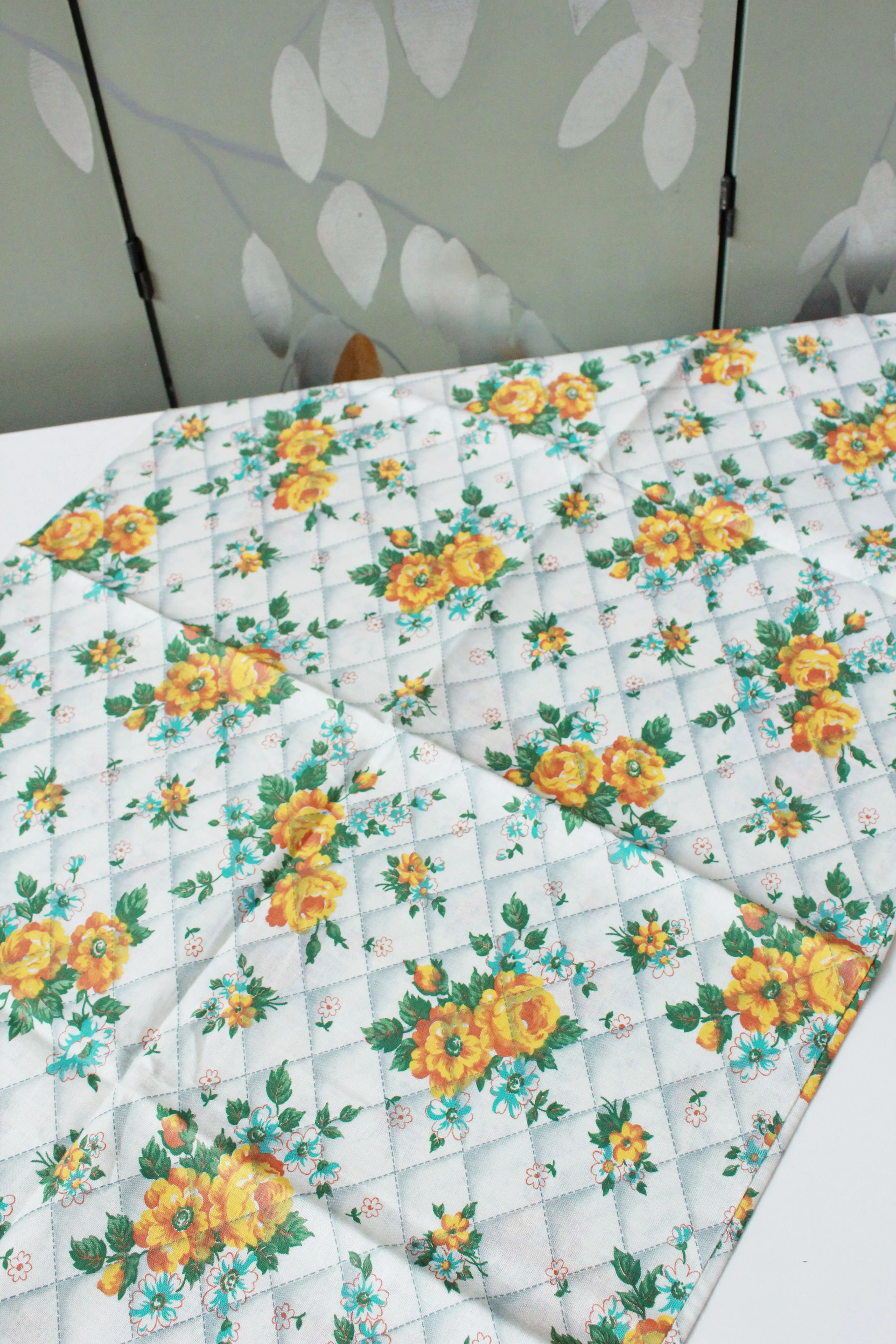 1930s Yellow Flower Feedsack, Yellow/Green/White flowers, Vintage 1940s fabric, Summer Fabric