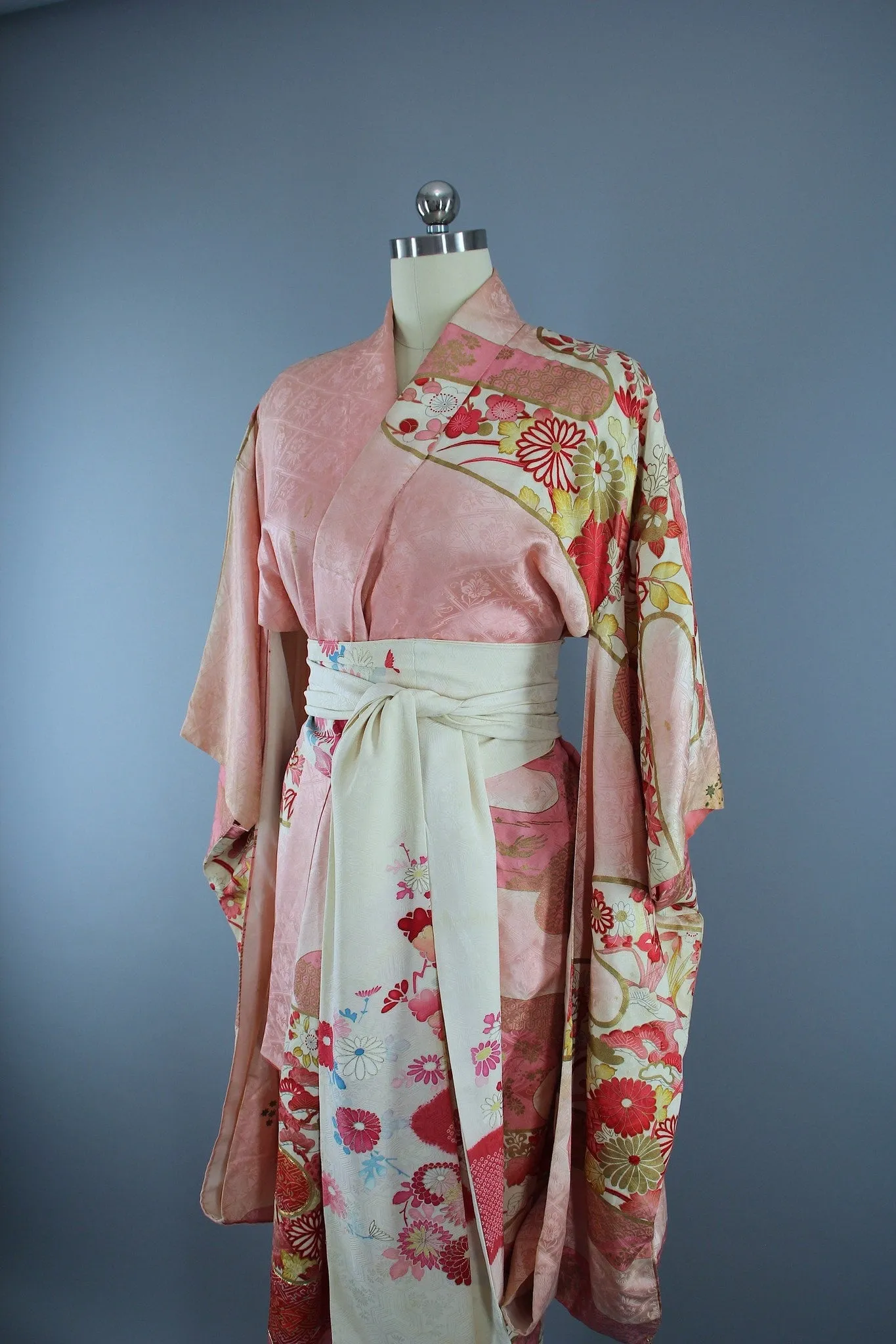 1960s Vintage Silk Kimono Robe Furisode / Pink & Gold Floral