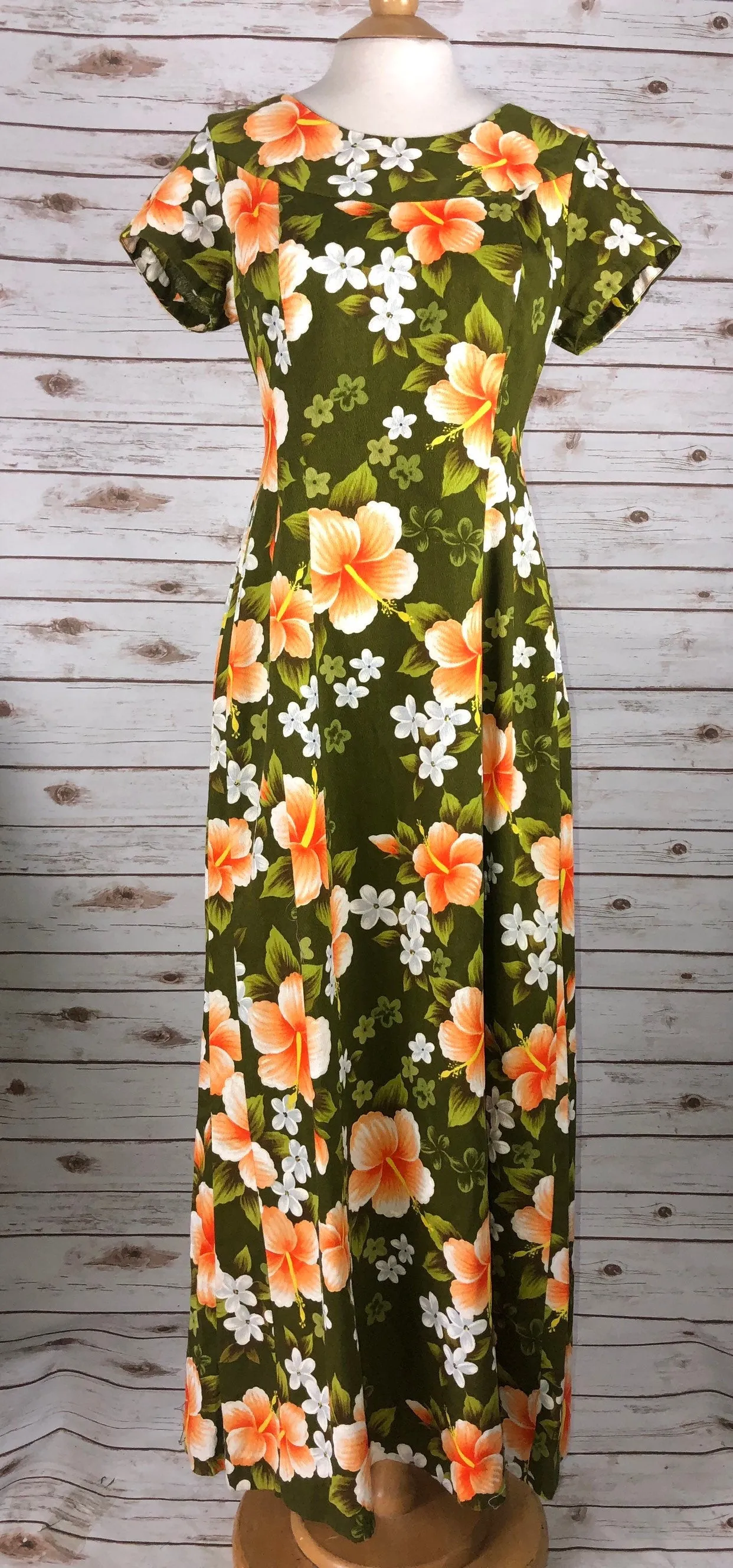 Live: 110 Vintage dress 1970s Green Hawaiian Flower