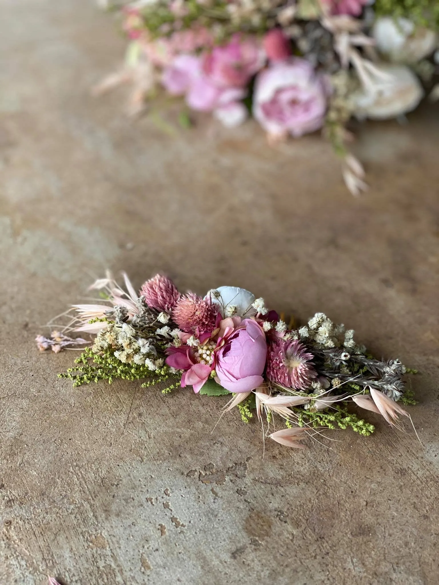 Pink flower hair comb Bridal floral blush hair comb Flower piece Dusty pink Pale pink Magaela Wedding accessories Handmade Romantic Haarkaam